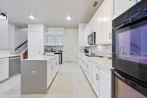 Casa en venta en Coral Springs, Florida, 5 dormitorios, 324.6 m2 № 2032254 - foto 9