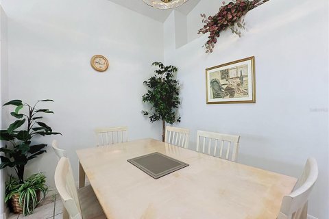 House in Kissimmee, Florida 5 bedrooms, 198.44 sq.m. № 2425552 - photo 6