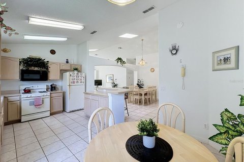 House in Kissimmee, Florida 5 bedrooms, 198.44 sq.m. № 2425552 - photo 12