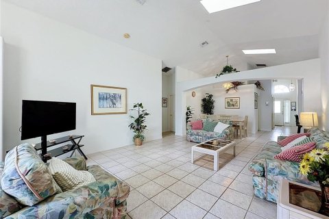 House in Kissimmee, Florida 5 bedrooms, 198.44 sq.m. № 2425552 - photo 19