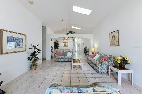 House in Kissimmee, Florida 5 bedrooms, 198.44 sq.m. № 2425552 - photo 20