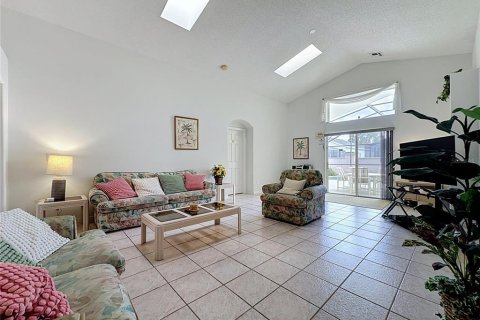 House in Kissimmee, Florida 5 bedrooms, 198.44 sq.m. № 2425552 - photo 18