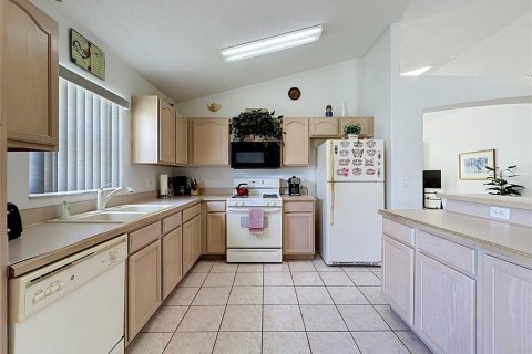 House in Kissimmee, Florida 5 bedrooms, 198.44 sq.m. № 2425552 - photo 13