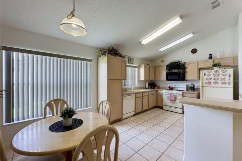 House in Kissimmee, Florida 5 bedrooms, 198.44 sq.m. № 2425552 - photo 11