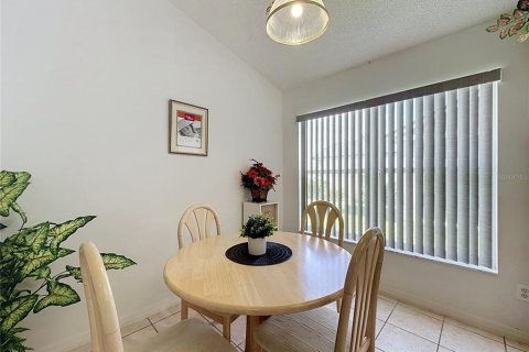 House in Kissimmee, Florida 5 bedrooms, 198.44 sq.m. № 2425552 - photo 10