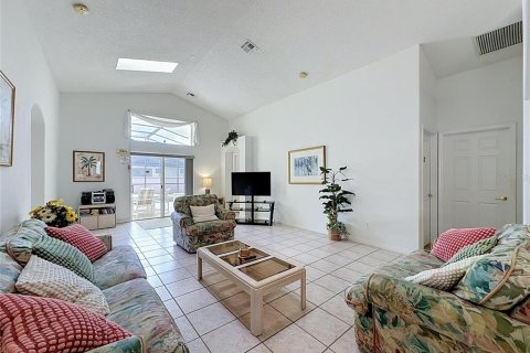 House in Kissimmee, Florida 5 bedrooms, 198.44 sq.m. № 2425552 - photo 17