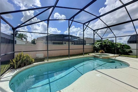 House in Kissimmee, Florida 5 bedrooms, 198.44 sq.m. № 2425552 - photo 2