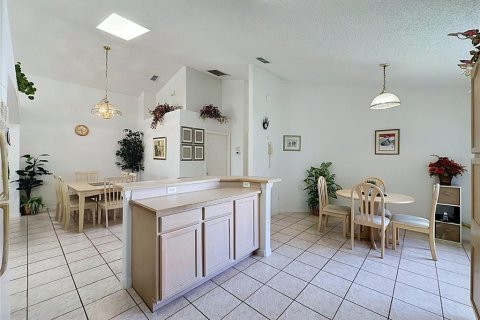 House in Kissimmee, Florida 5 bedrooms, 198.44 sq.m. № 2425552 - photo 14