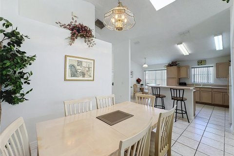 House in Kissimmee, Florida 5 bedrooms, 198.44 sq.m. № 2425552 - photo 7
