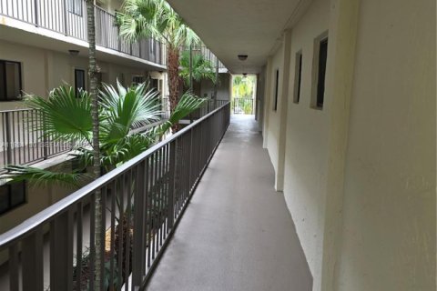 Copropriété à louer à Miami, Floride: 1 chambre, 65.5 m2 № 1989549 - photo 16