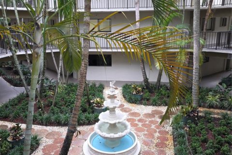 Copropriété à louer à Miami, Floride: 1 chambre, 65.5 m2 № 1989549 - photo 18