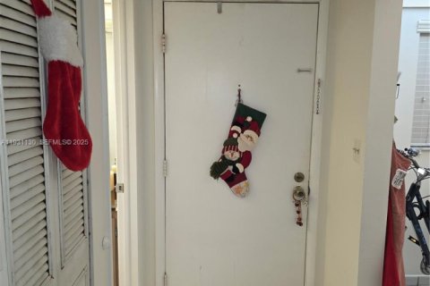 Copropriété à louer à Miami, Floride: 1 chambre, 65.5 m2 № 1989549 - photo 3