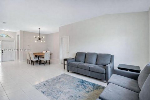 House in Boca Raton, Florida 3 bedrooms, 179.02 sq.m. № 1992593 - photo 10