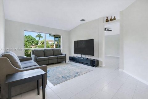 House in Boca Raton, Florida 3 bedrooms, 179.02 sq.m. № 1992593 - photo 13