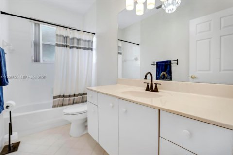 House in Boca Raton, Florida 3 bedrooms, 179.02 sq.m. № 1992593 - photo 22