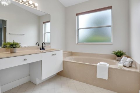 House in Boca Raton, Florida 3 bedrooms, 179.02 sq.m. № 1992593 - photo 19