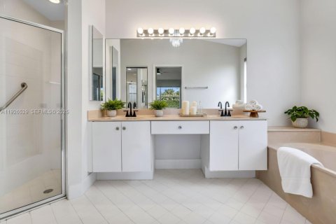 House in Boca Raton, Florida 3 bedrooms, 179.02 sq.m. № 1992593 - photo 17