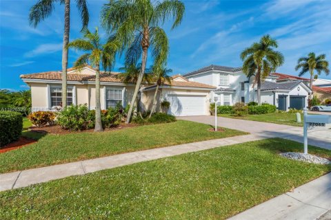 House in Boca Raton, Florida 3 bedrooms, 179.02 sq.m. № 1992593 - photo 2