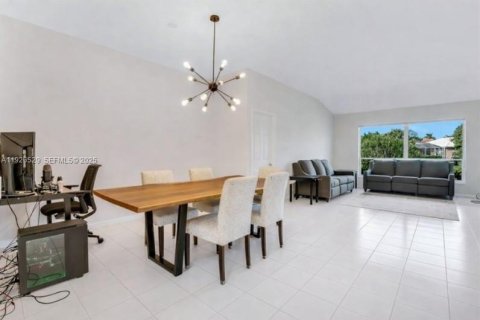 House in Boca Raton, Florida 3 bedrooms, 179.02 sq.m. № 1992593 - photo 11