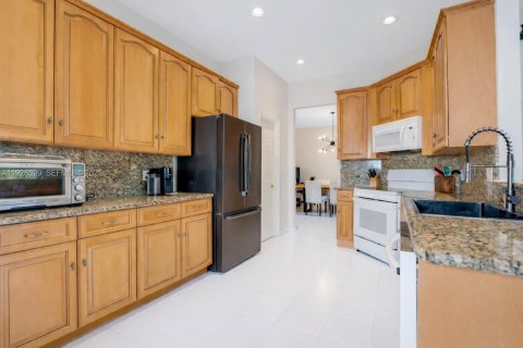 House in Boca Raton, Florida 3 bedrooms, 179.02 sq.m. № 1992593 - photo 6