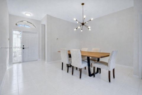 House in Boca Raton, Florida 3 bedrooms, 179.02 sq.m. № 1992593 - photo 9