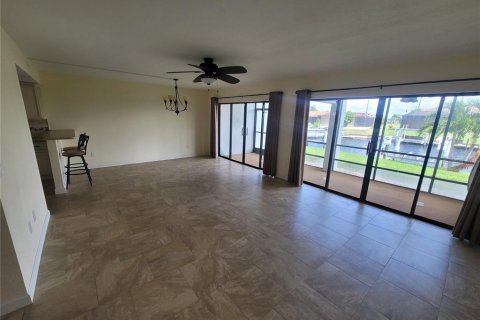 Copropriété à vendre à Punta Gorda, Floride: 2 chambres, 135.27 m2 № 2410468 - photo 14