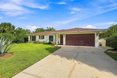 House in North Port, Florida 3 bedrooms, 161.93 sq.m. № 2353397