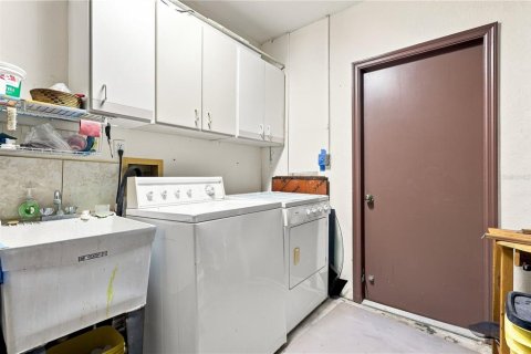 Купить виллу или дом в Норт-Порт, Флорида 6 комнат, 161.93м2, № 2353397 - фото 24