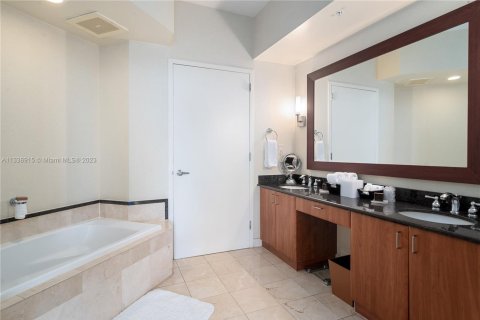 Copropriété à vendre à Sunny Isles Beach, Floride: 2 chambres, 137.22 m2 № 2021185 - photo 8
