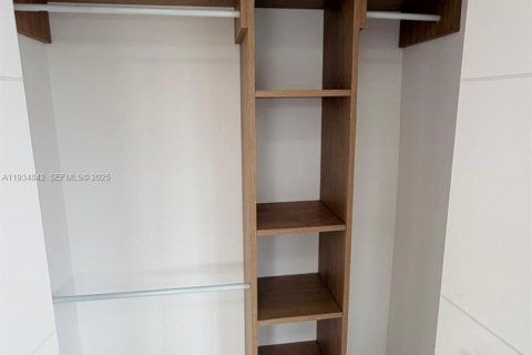 Apartamento en alquiler en Miami, Florida, 2 dormitorios, 68.28 m2 № 1993036 - foto 12