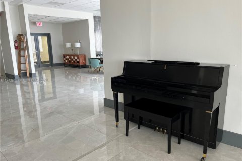 Condo in Hallandale Beach, Florida, 1 bedroom  № 1836569 - photo 25