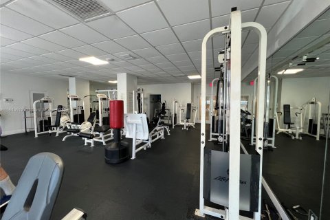 Condo in Hallandale Beach, Florida, 1 bedroom  № 1836569 - photo 22