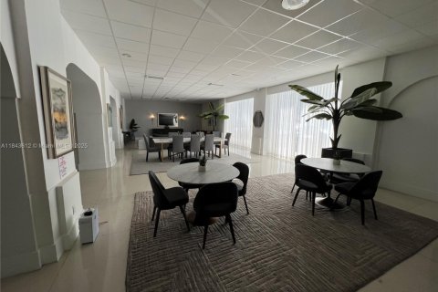 Condo in Hallandale Beach, Florida, 1 bedroom  № 1836569 - photo 5