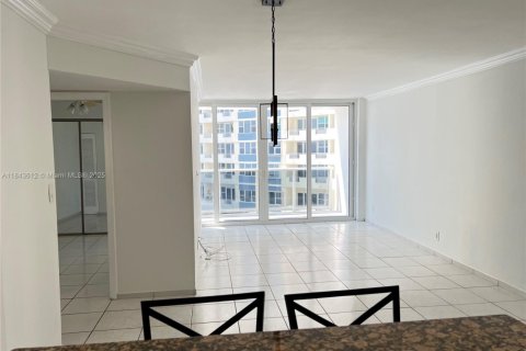 Condo in Hallandale Beach, Florida, 1 bedroom  № 1836569 - photo 8