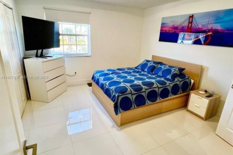 Снять в аренду кондоминиум в Майами, Флорида 2 спальни, 111.48м2, № 1985959 - фото 16