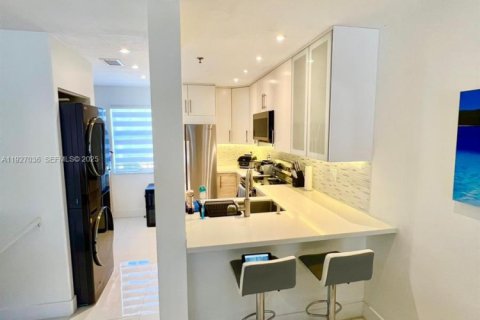 Снять в аренду кондоминиум в Майами, Флорида 2 спальни, 111.48м2, № 1985959 - фото 7