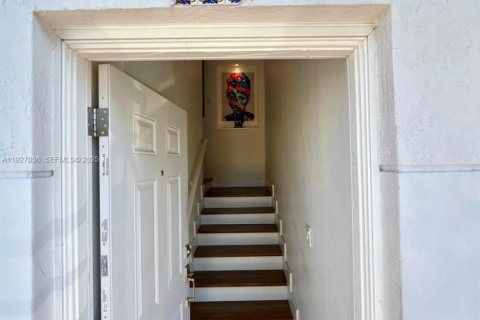 Снять в аренду кондоминиум в Майами, Флорида 2 спальни, 111.48м2, № 1985959 - фото 3