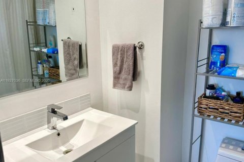 Снять в аренду кондоминиум в Майами, Флорида 2 спальни, 111.48м2, № 1985959 - фото 22