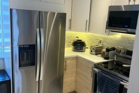 Снять в аренду кондоминиум в Майами, Флорида 2 спальни, 111.48м2, № 1985959 - фото 9