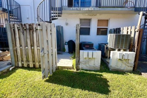 Снять в аренду кондоминиум в Майами, Флорида 2 спальни, 111.48м2, № 1985959 - фото 24