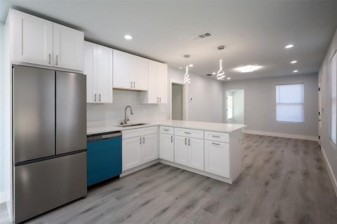 Villa ou maison à vendre à Tampa, Floride: 2 chambres, 81.75 m2 № 2412737 - photo 12