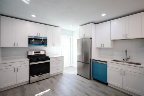Villa ou maison à vendre à Tampa, Floride: 2 chambres, 81.75 m2 № 2412737 - photo 11