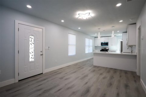 Villa ou maison à vendre à Tampa, Floride: 2 chambres, 81.75 m2 № 2412737 - photo 16