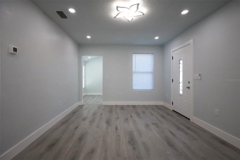Villa ou maison à vendre à Tampa, Floride: 2 chambres, 81.75 m2 № 2412737 - photo 7