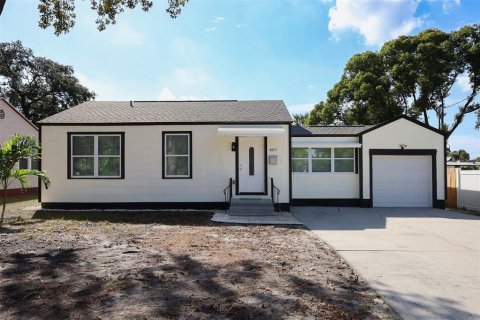 Villa ou maison à vendre à Tampa, Floride: 2 chambres, 81.75 m2 № 2412737 - photo 2