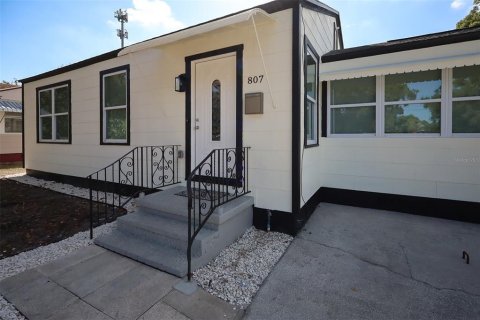 Villa ou maison à vendre à Tampa, Floride: 2 chambres, 81.75 m2 № 2412737 - photo 5