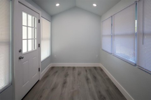 Villa ou maison à vendre à Tampa, Floride: 2 chambres, 81.75 m2 № 2412737 - photo 9