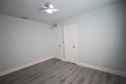 Villa ou maison à vendre à Tampa, Floride: 2 chambres, 81.75 m2 № 2412737 - photo 19