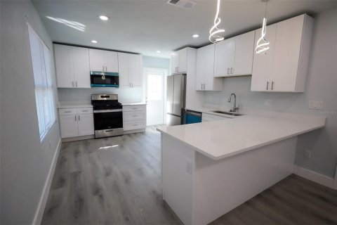 Villa ou maison à vendre à Tampa, Floride: 2 chambres, 81.75 m2 № 2412737 - photo 10