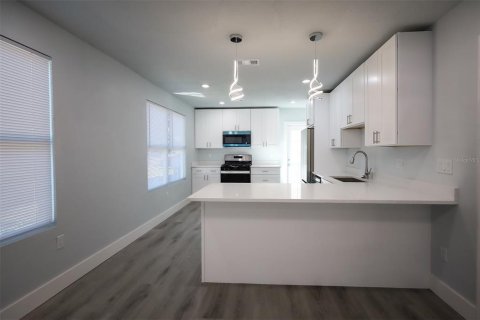 Villa ou maison à vendre à Tampa, Floride: 2 chambres, 81.75 m2 № 2412737 - photo 15